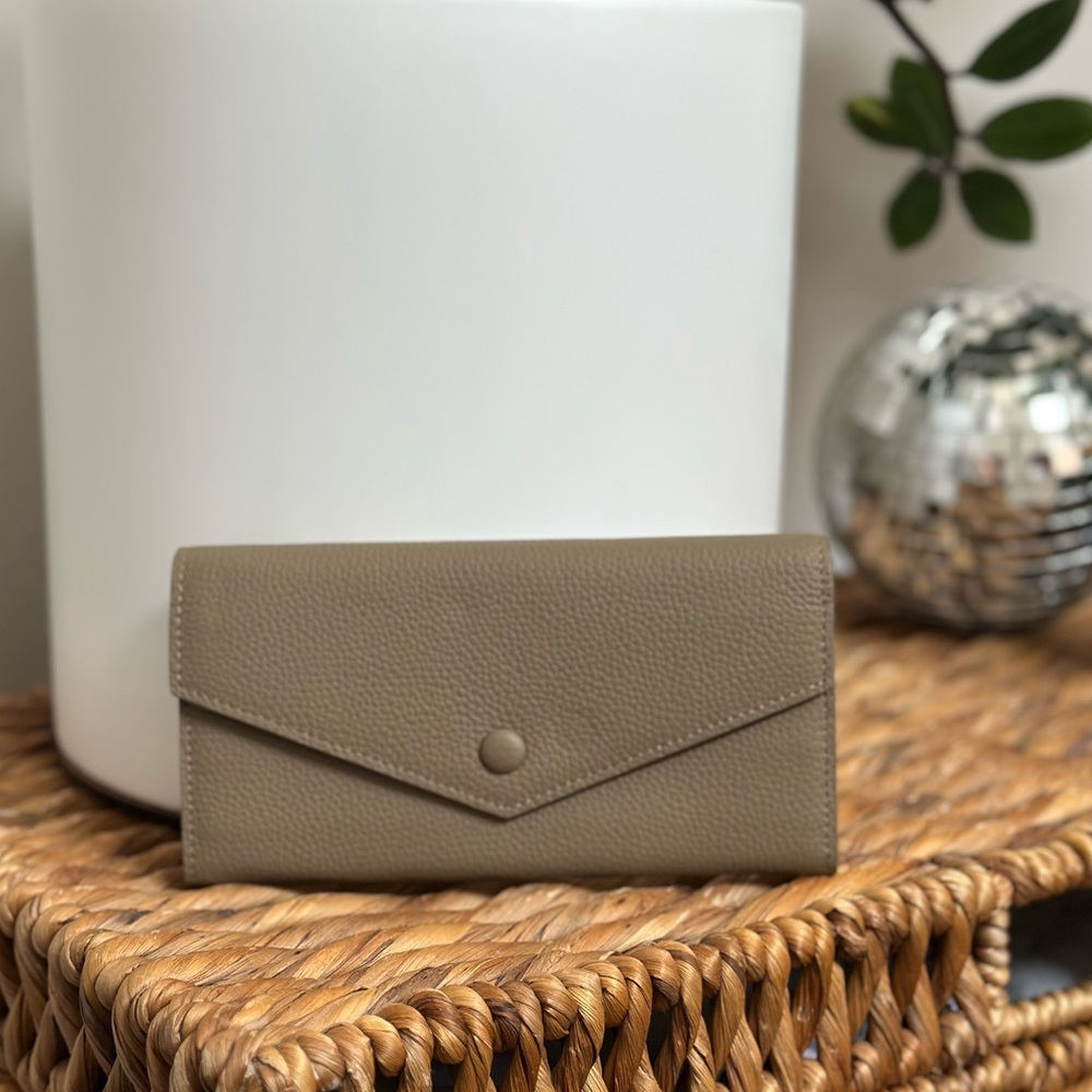 Palettetique Long Envelope Leather Wallet in Taupe